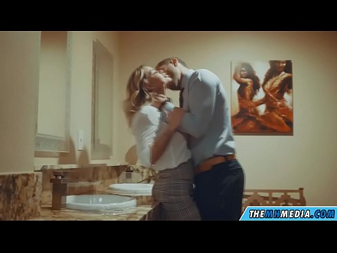 ❤️ Når en barmfagre blondine forfører dig på et offentligt toilet ❤ Skøn porno at da.xxxpornolive.ru ❤